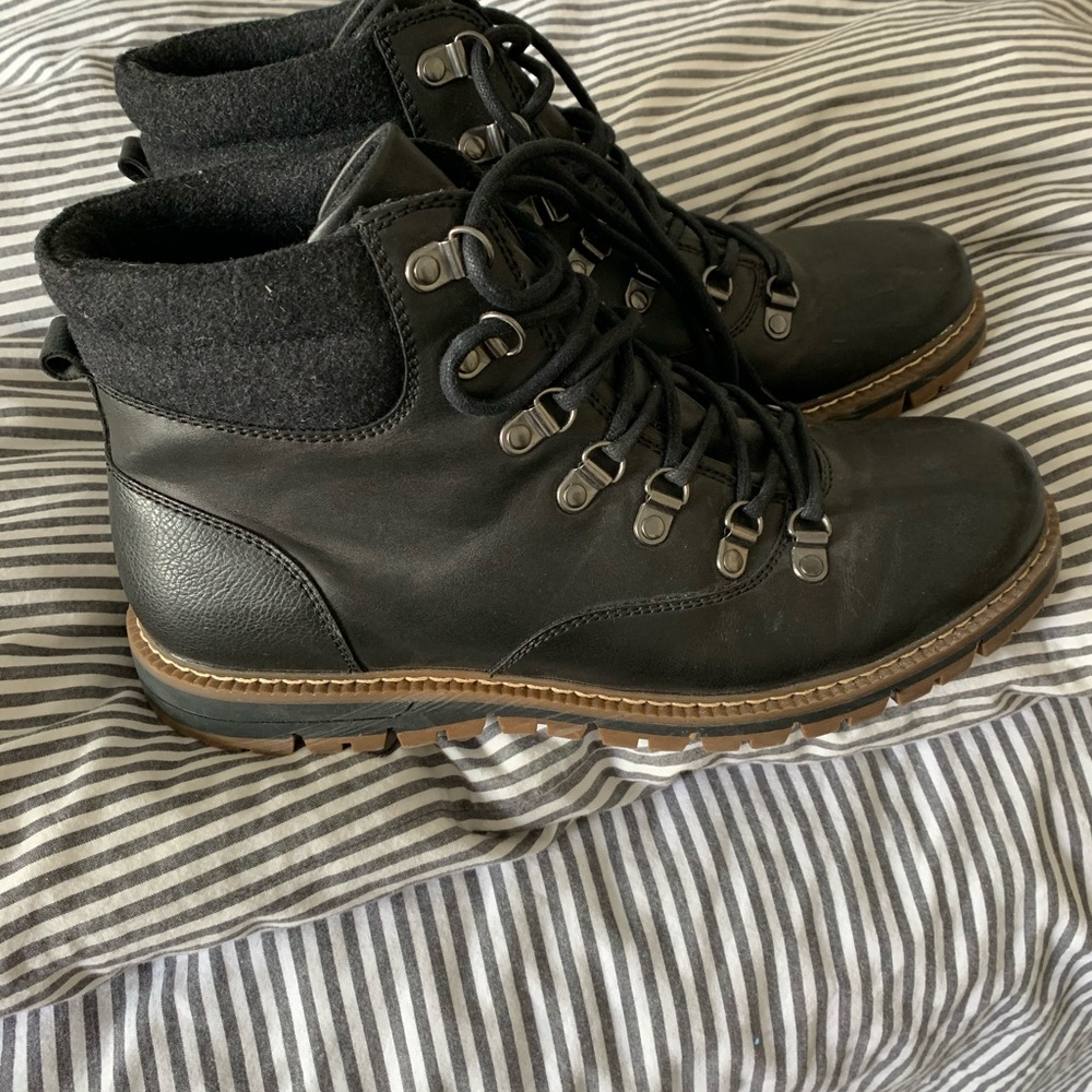 Men’s size 10 black boot from GAP - WORN ONCE